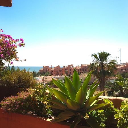Bahia Beach Apartments エステポナ 部屋 写真