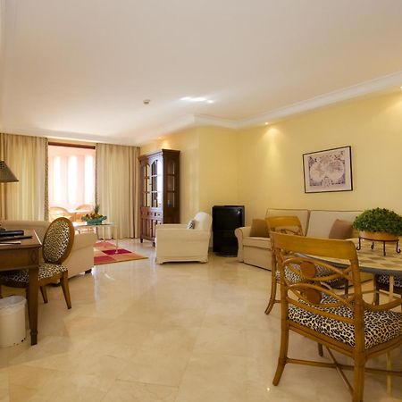 Bahia Beach Apartments エステポナ 部屋 写真