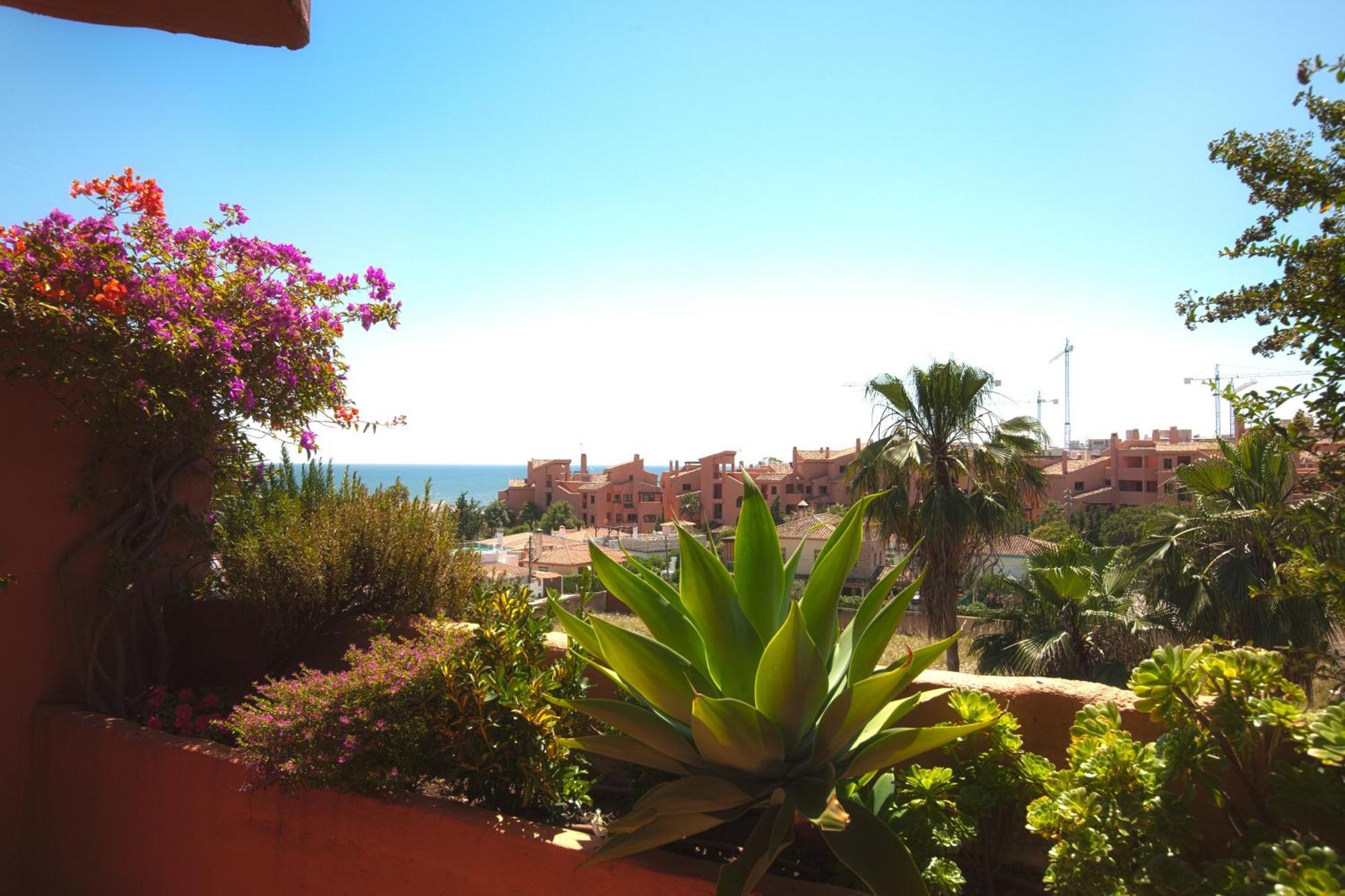 Bahia Beach Apartments エステポナ 部屋 写真