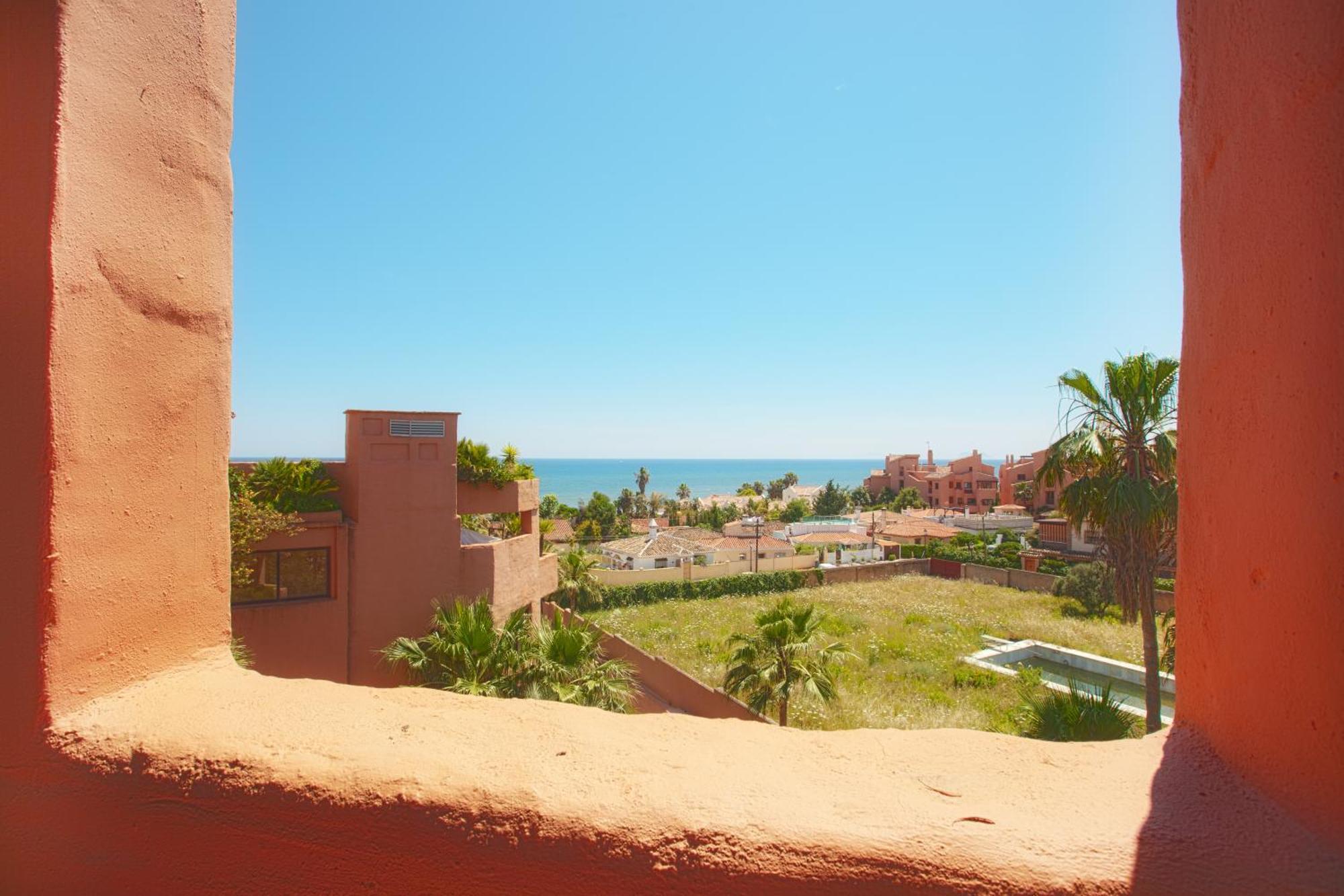 Bahia Beach Apartments エステポナ 部屋 写真