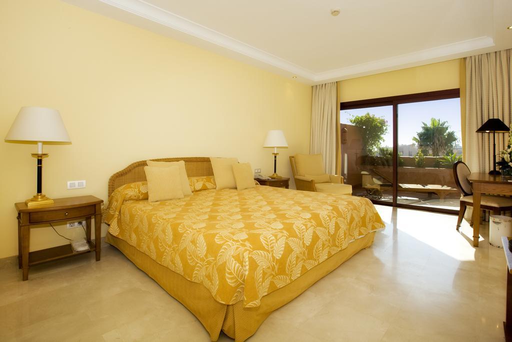 Bahia Beach Apartments エステポナ 部屋 写真