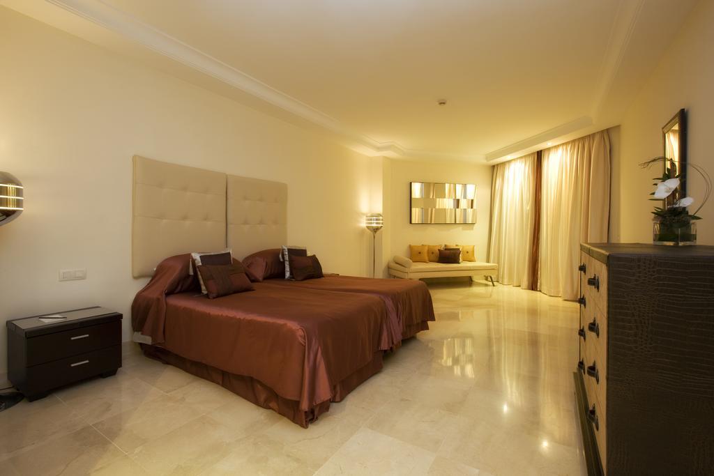 Bahia Beach Apartments エステポナ 部屋 写真