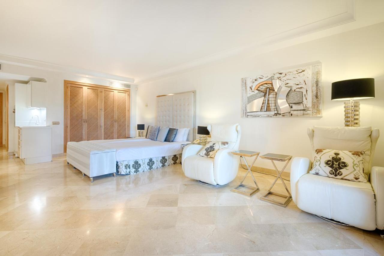 Bahia Beach Apartments エステポナ エクステリア 写真
