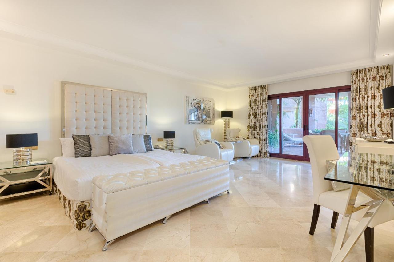 Bahia Beach Apartments エステポナ エクステリア 写真