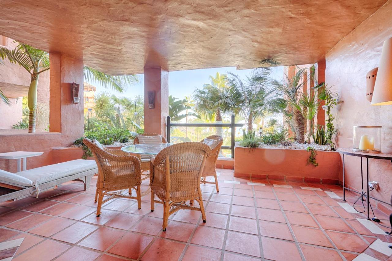 Bahia Beach Apartments エステポナ エクステリア 写真